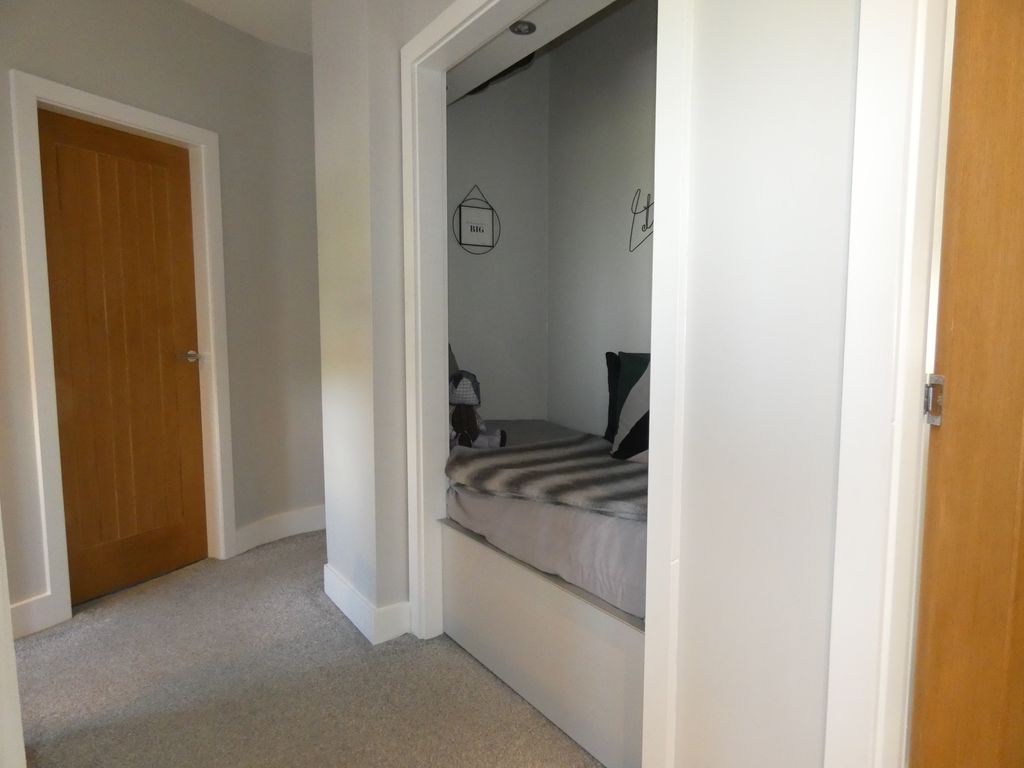 Landing with Snug Area- click for photo gallery